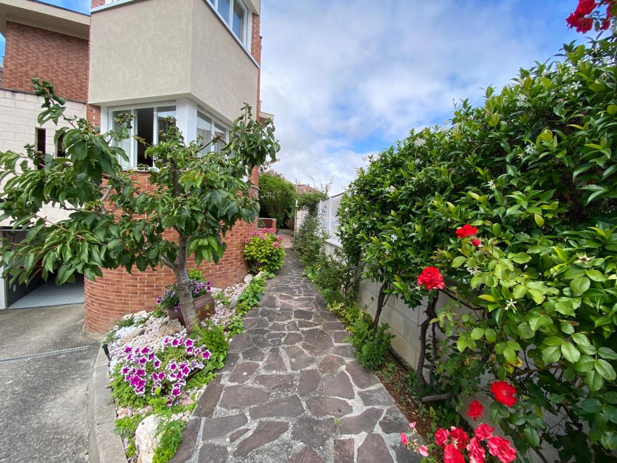 Casa Chalet Jardin Particular Ideal Grupos Y Familias Baranain المظهر الخارجي الصورة