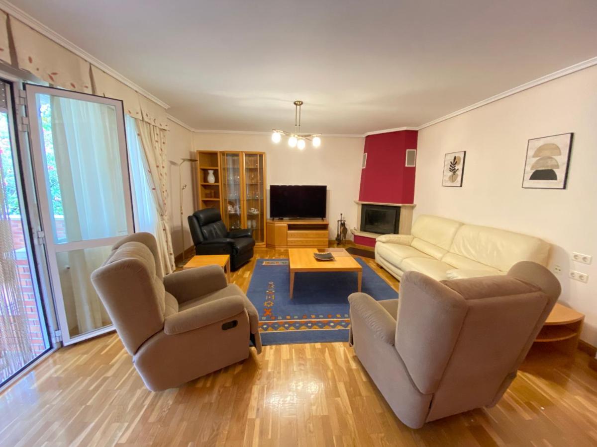 Casa Chalet Jardin Particular Ideal Grupos Y Familias Baranain المظهر الخارجي الصورة